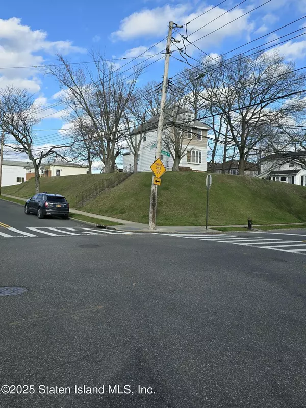 Staten Island, NY 10306,57 Justin AVE