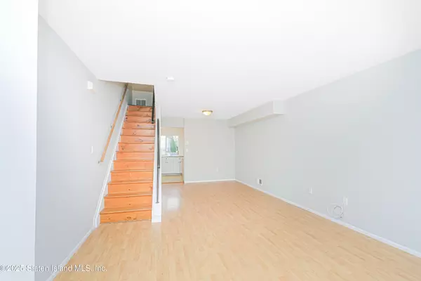 Staten Island, NY 10304,330 Skyline DR #H