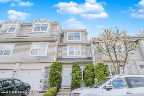 330 Skyline DR #H, Staten Island, NY 10304