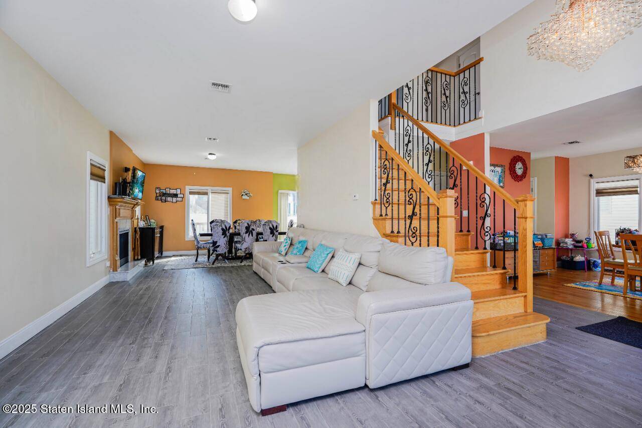 Staten Island, NY 10306,63 Enfield PL