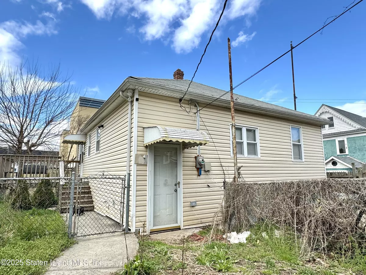 Staten Island, NY 10305,13 Hylan BLVD #A