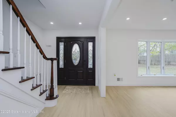 Aberdeen, NJ 07747,223 Alden CT