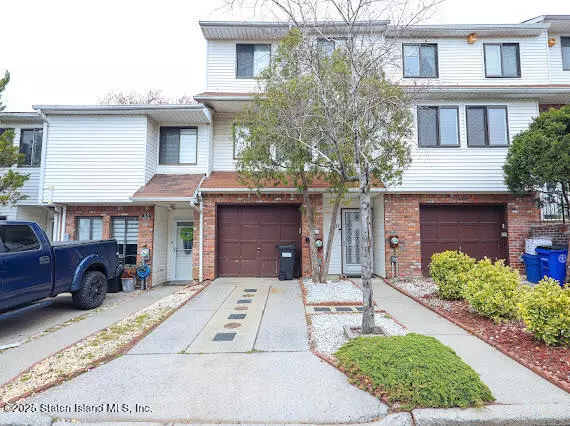 Staten Island, NY 10314,31 Country DR S