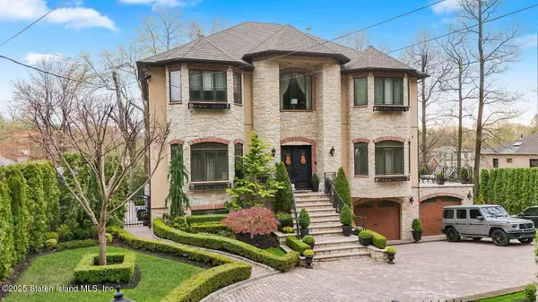563 Todt Hill RD, Staten Island, NY 10304