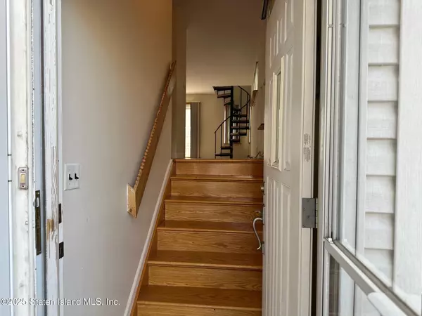 Staten Island, NY 10312,101 Green Valley RD