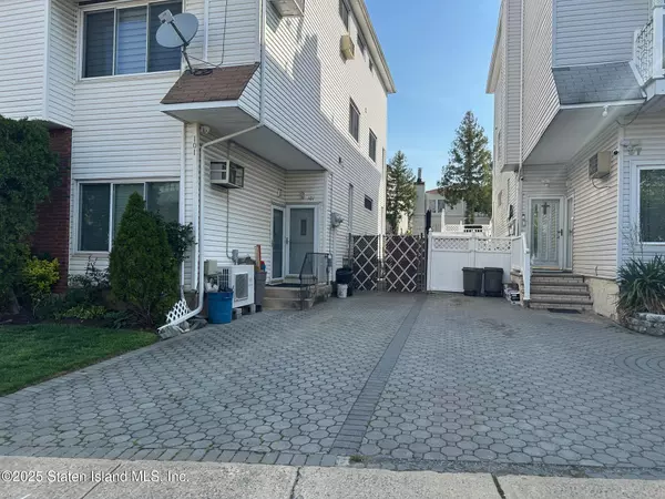 Staten Island, NY 10312,101 Green Valley RD