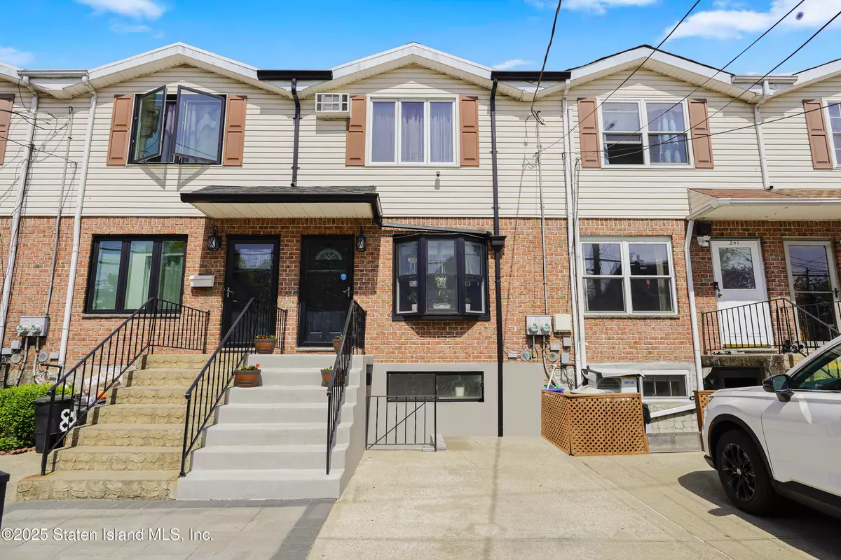 Staten Island, NY 10305,243 St Marys AVE
