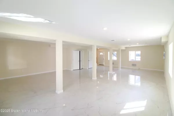 Staten Island, NY 10306,55 Maple TER