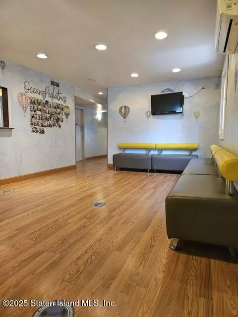 Staten Island, NY 10312,3767 Richmond AVE