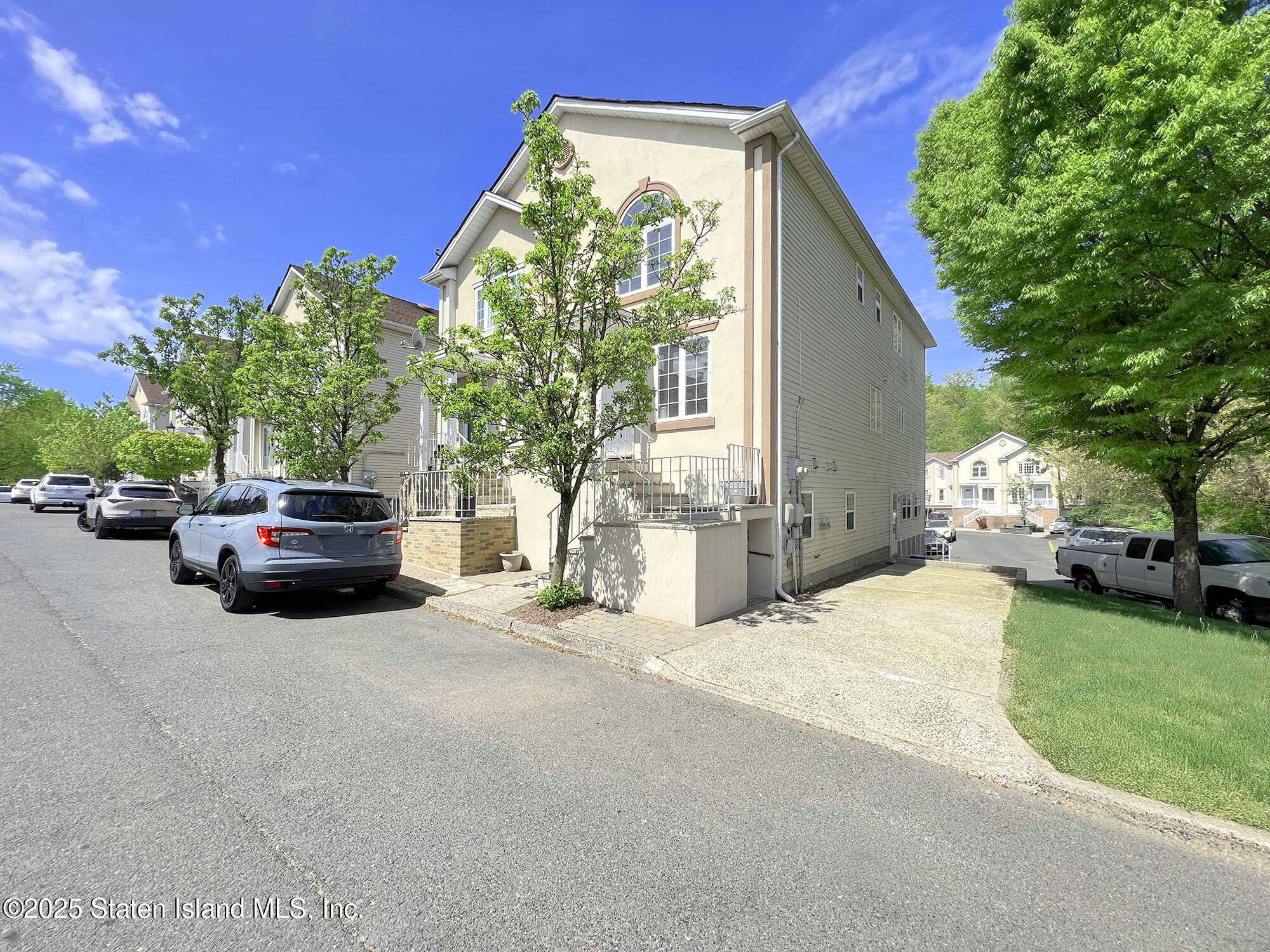 Staten Island, NY 10312,51 Erika LOOP