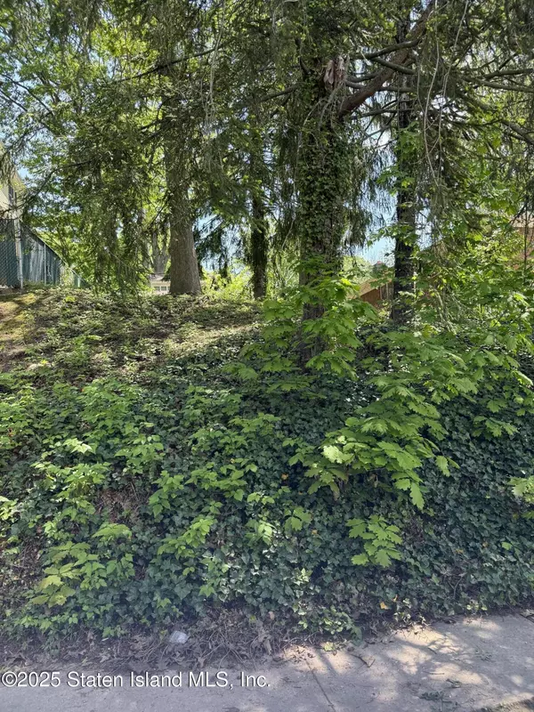 Staten Island, NY 10304,28 Glenwood AVE