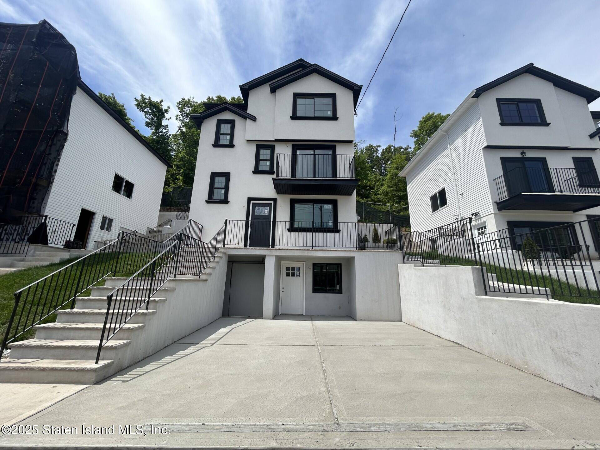 Staten Island, NY 10304,806 Van Duzer ST