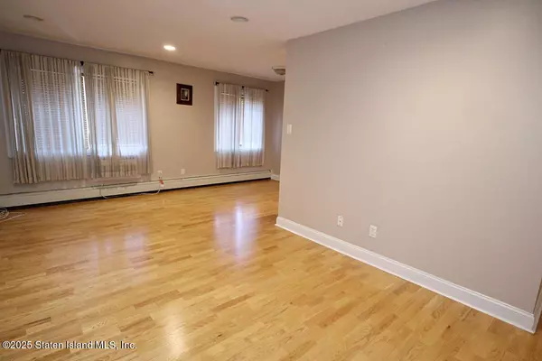 Staten Island, NY 10314,1286 Rockland AVE #1g