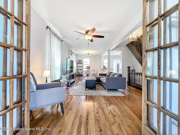 Staten Island, NY 10305,82 Sheridan AVE