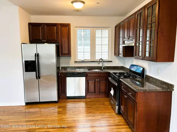 Staten Island, NY 10303,190 Dixon AVE