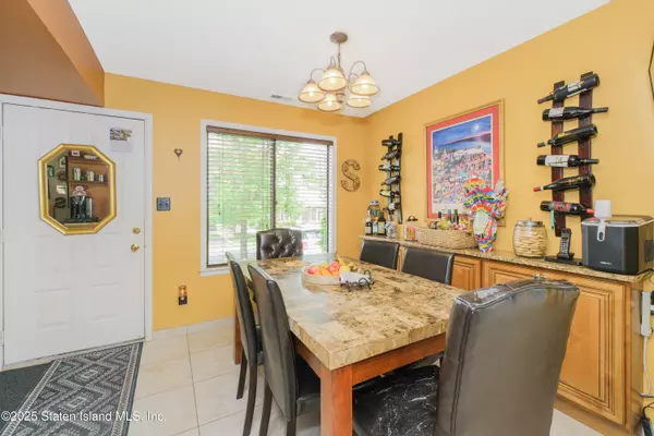 Staten Island, NY 10312,17 Country LN