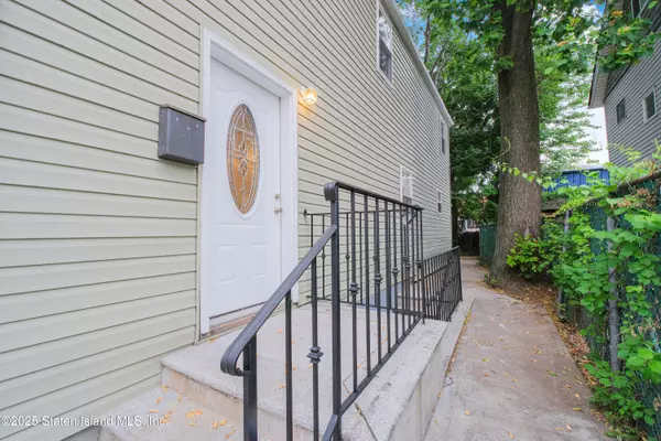 Staten Island, NY 10302,5 Ave B