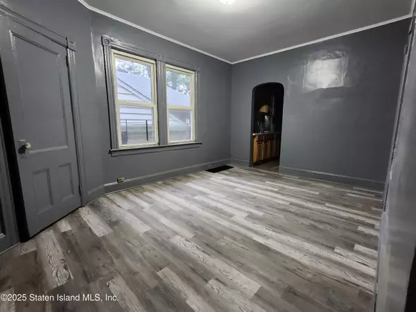 Staten Island, NY 10302,247 Charles AVE #1