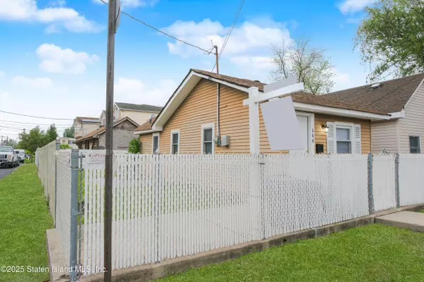 Staten Island, NY 10306,566 Hunter AVE