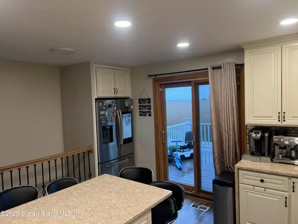 Staten Island, NY 10306,860 Tysens LN