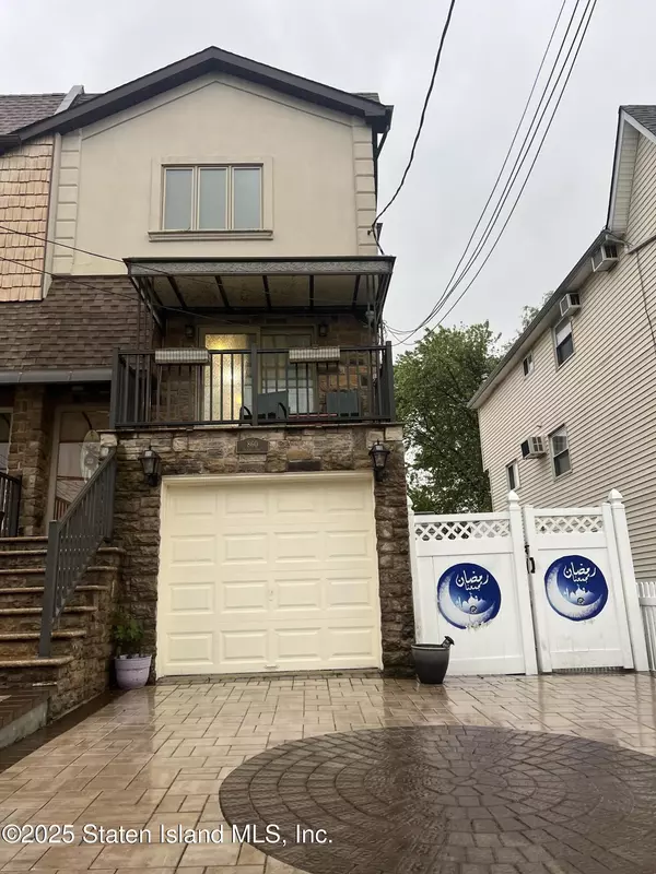 860 Tysens LN, Staten Island, NY 10306