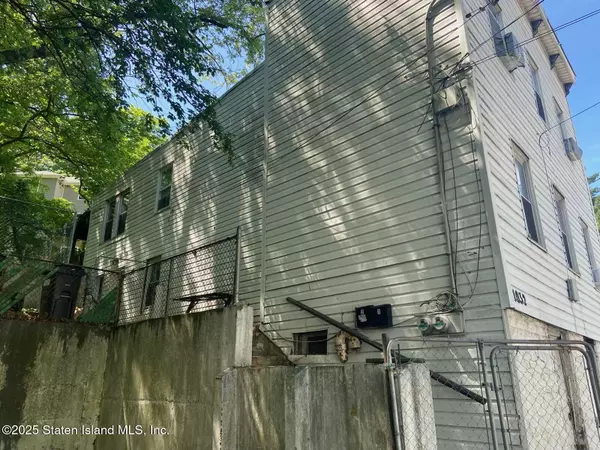 Staten Island, NY 10304,1032 Van Duzer ST
