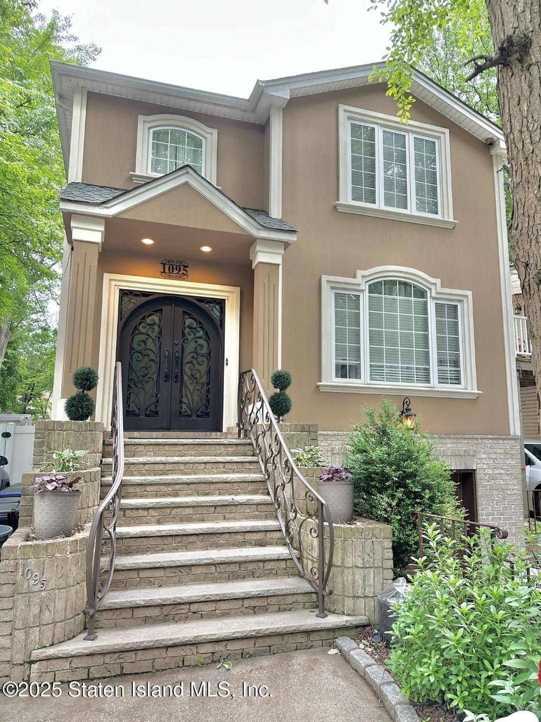 1095 Huguenot Avenue, Staten Island, NY 10312