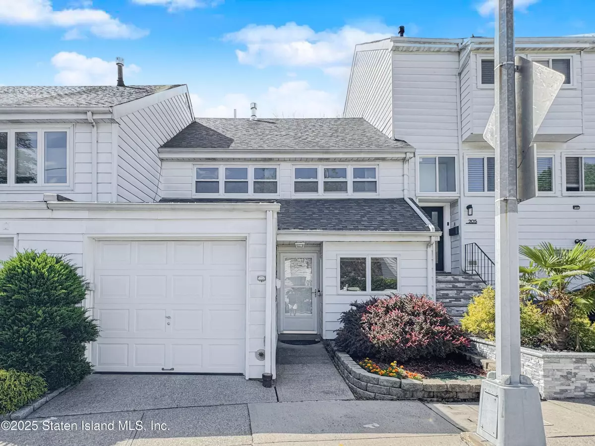 Staten Island, NY 10312,203 Dover GN