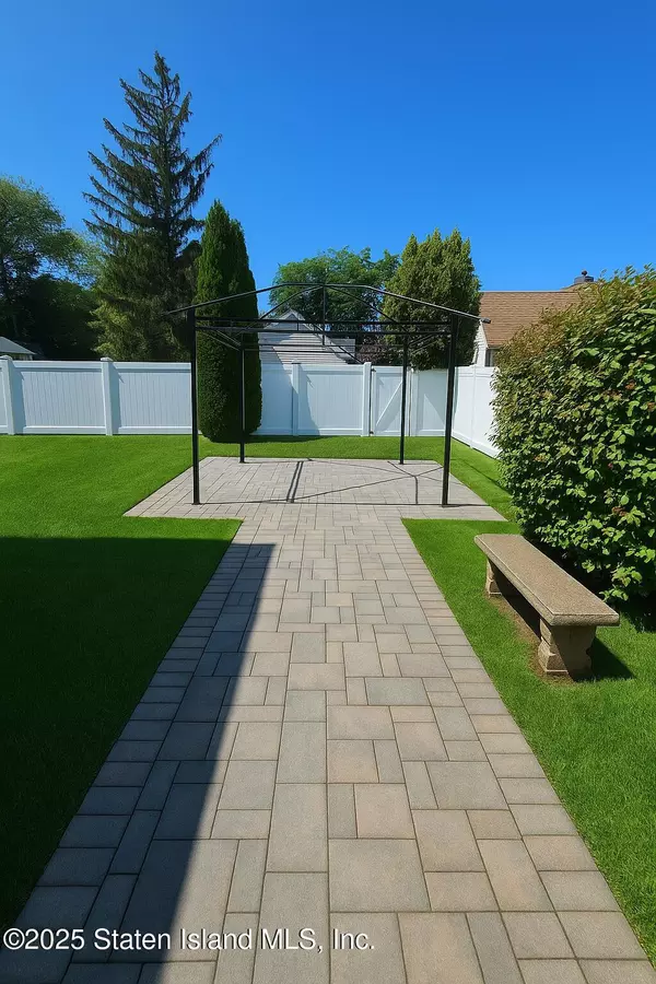 Hicksville, NY 11801,9 Center ST