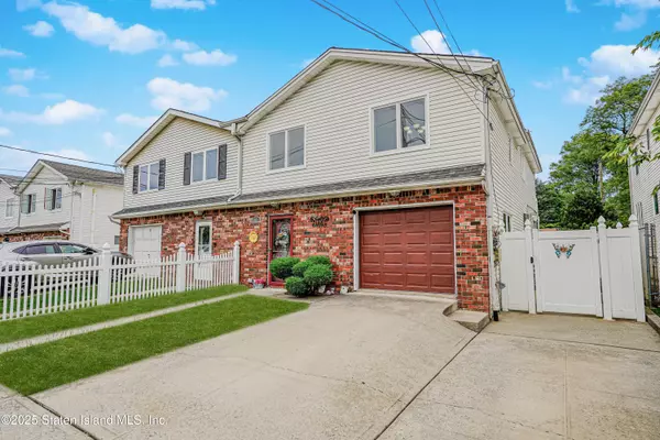 Staten Island, NY 10312,11 Seguine PL