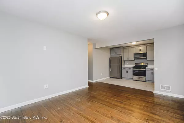 Staten Island, NY 10306,99 Acorn ST