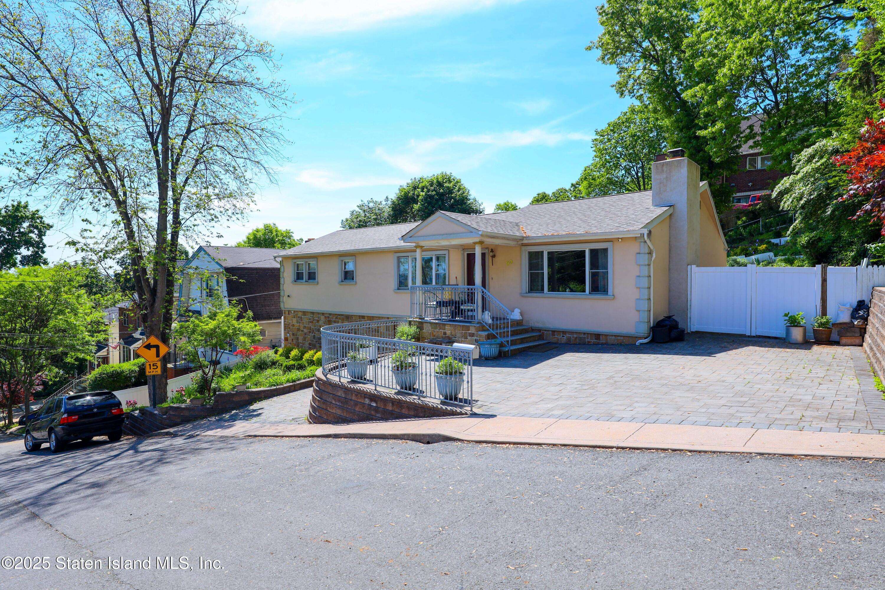 Staten Island, NY 10304,93 Centre AVE