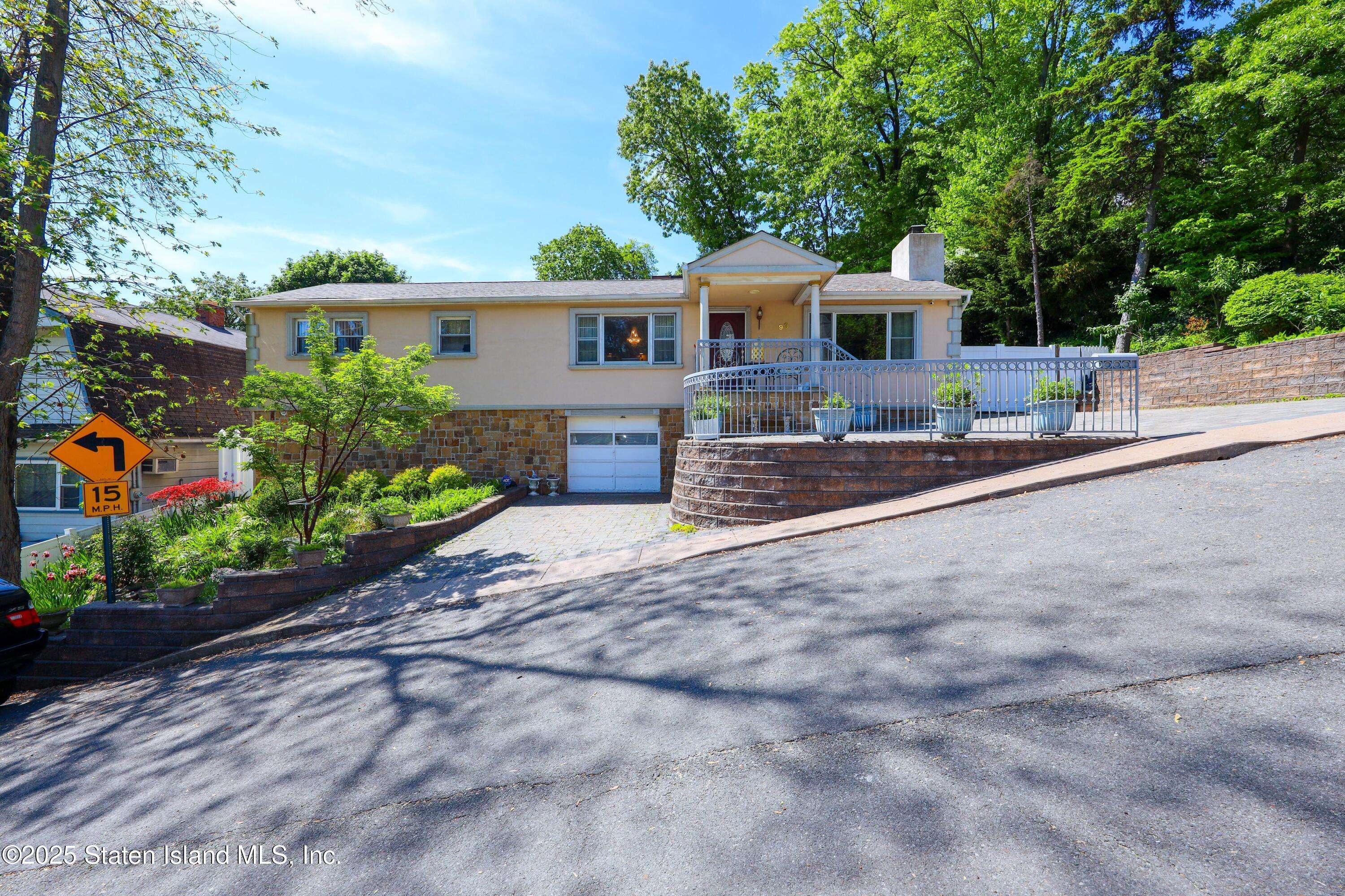 Staten Island, NY 10304,93 Centre AVE