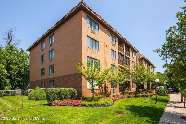 120 Wellington CT #3h, Staten Island, NY 10314