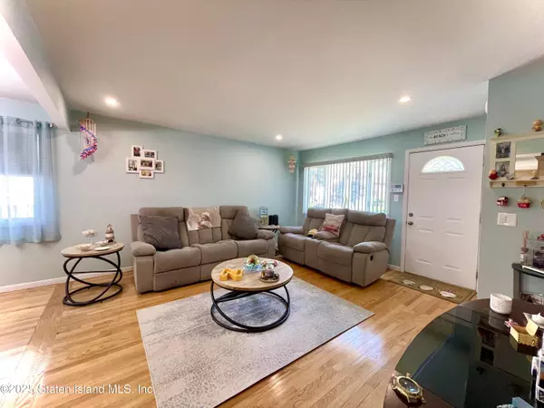 Staten Island, NY 10314,101 Delmore ST