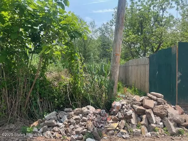 Staten Island, NY 10305,00 Baden Place