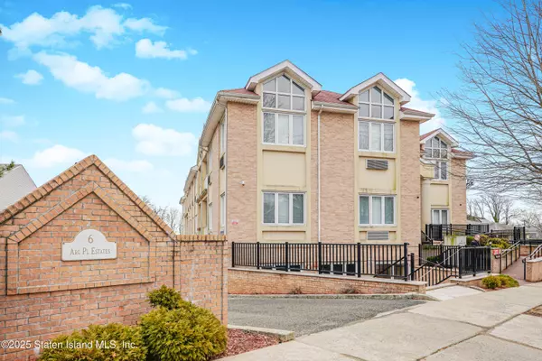 6 Arc PL #A4, Staten Island, NY 10306