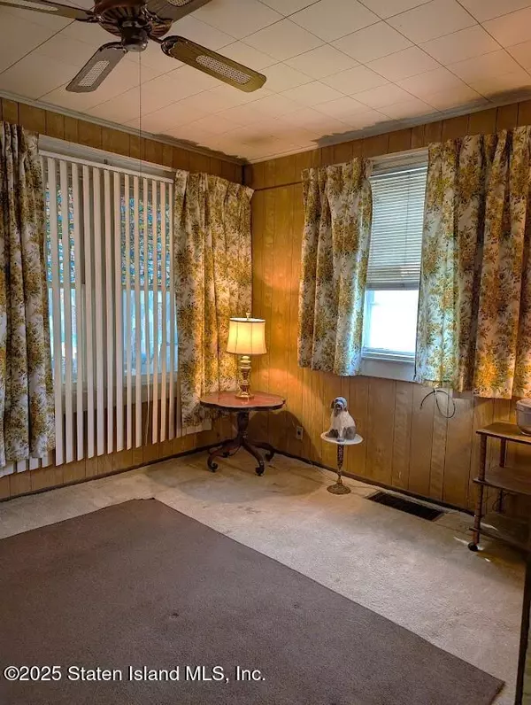 Staten Island, NY 10304,2011 Clove RD