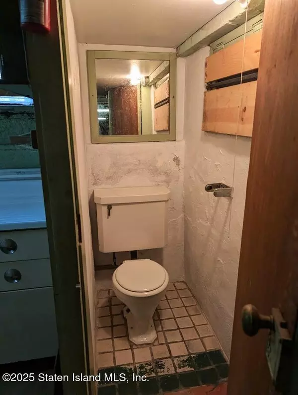 Staten Island, NY 10304,2011 Clove RD