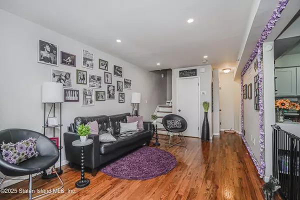 Staten Island, NY 10304,25 Tappen CT