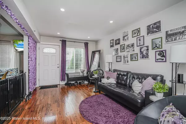 Staten Island, NY 10304,25 Tappen CT