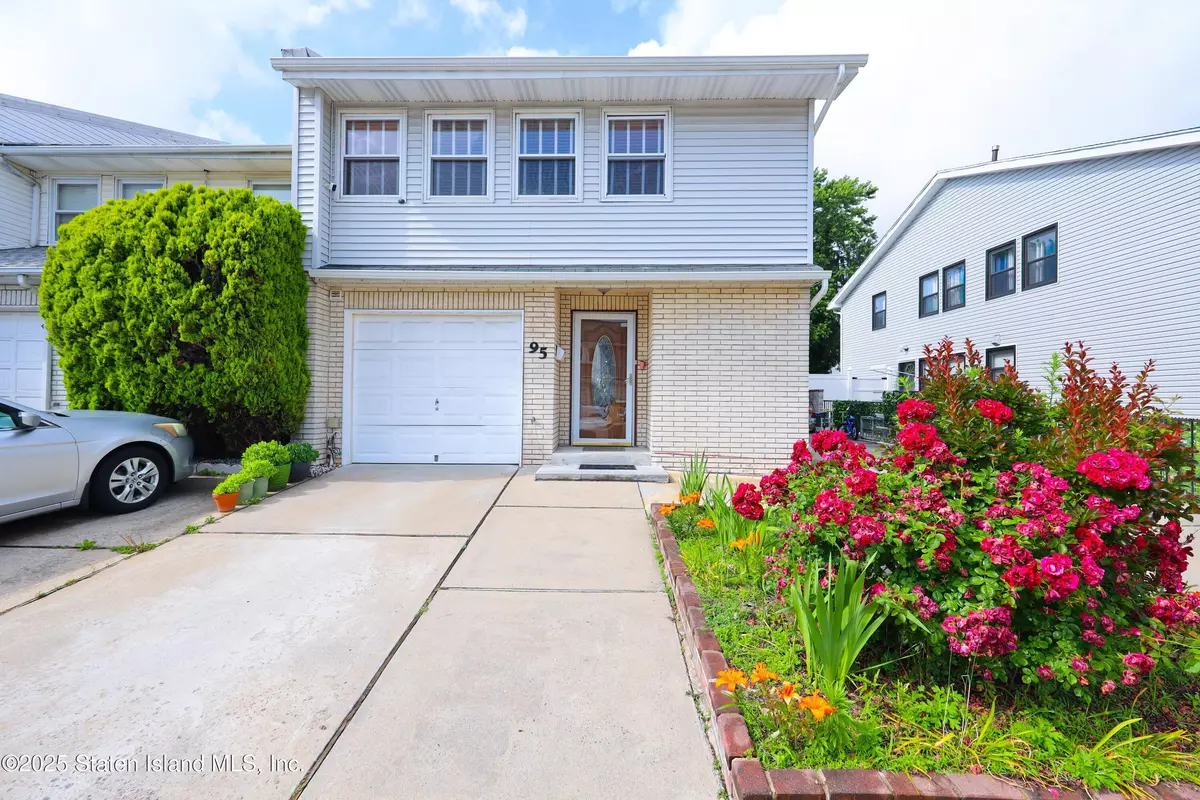 Staten Island, NY 10314,95 Regis DR