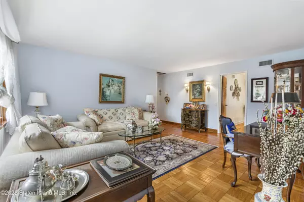 Staten Island, NY 10312,19 Albourne AVE E