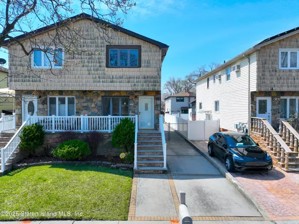 18 Rowan AVE, Staten Island, NY 10306
