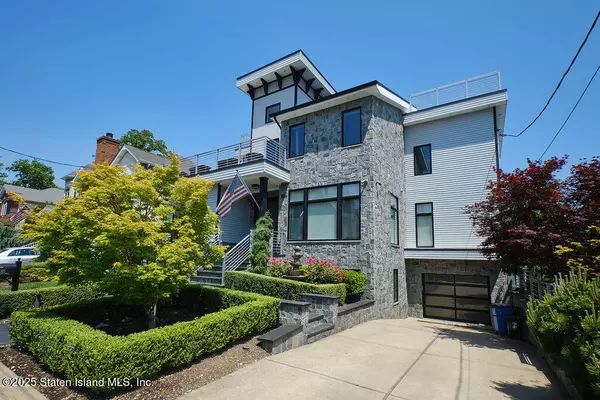 Staten Island, NY 10305,185 Radcliff RD