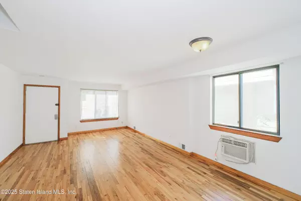 Staten Island, NY 10308,289 Maybury AVE