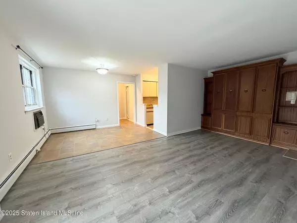 Staten Island, NY 10305,390 Maryland AVE #2c