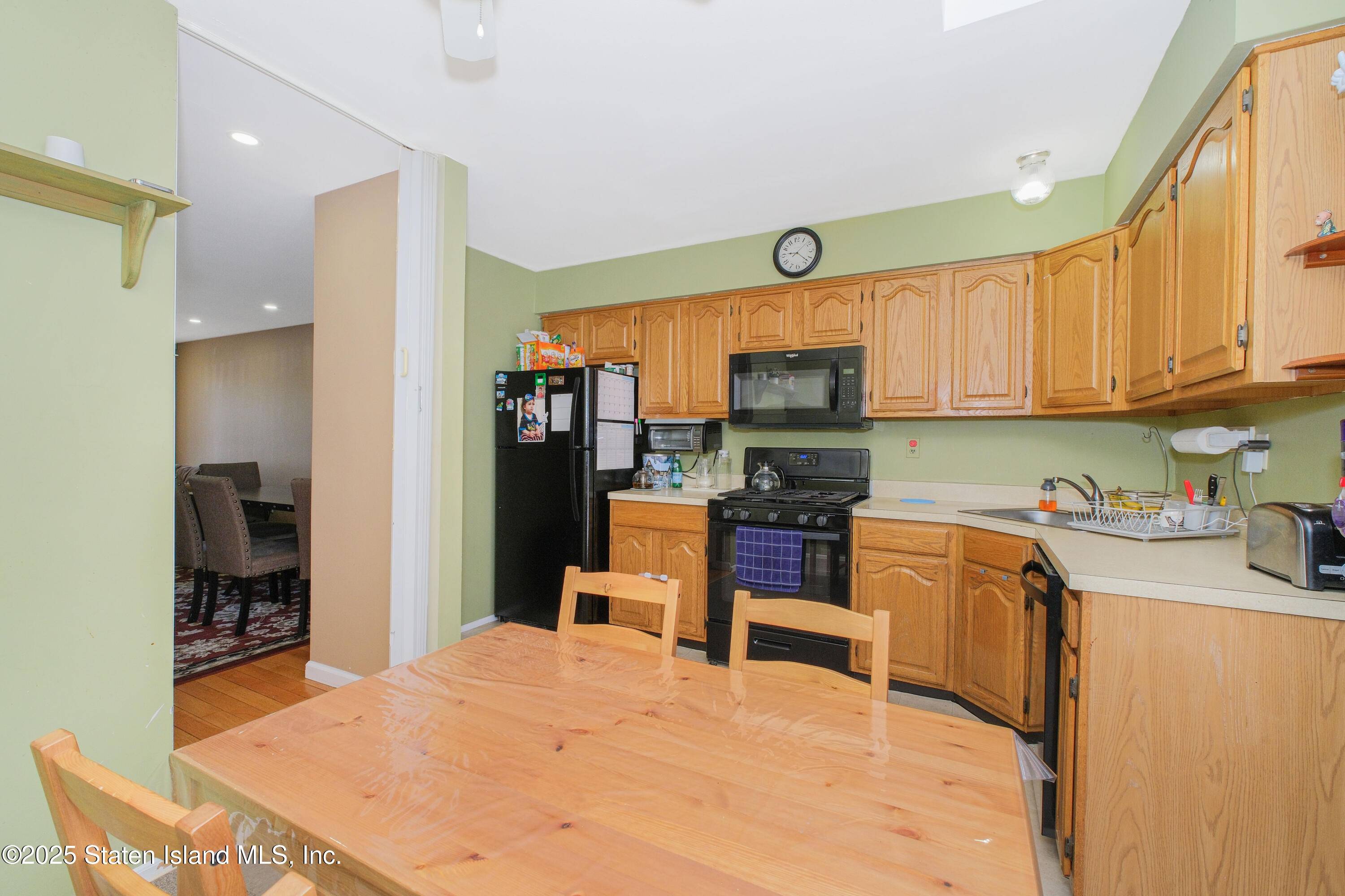 Staten Island, NY 10302,24 Houston LN