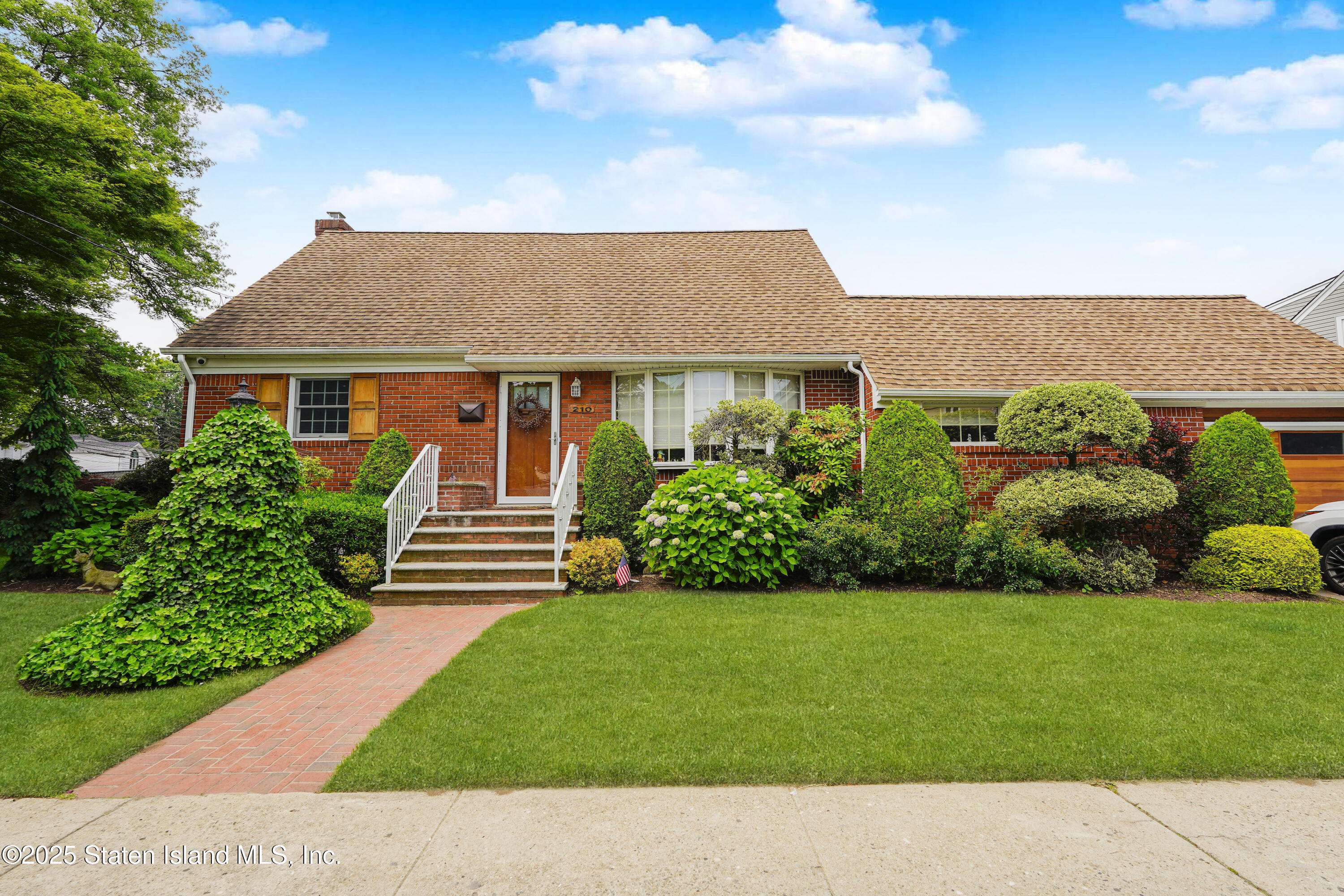 210 Lincoln AVE, Staten Island, NY 10306