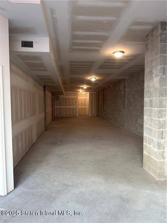 Staten Island, NY 10303,3018 Richmond TER
